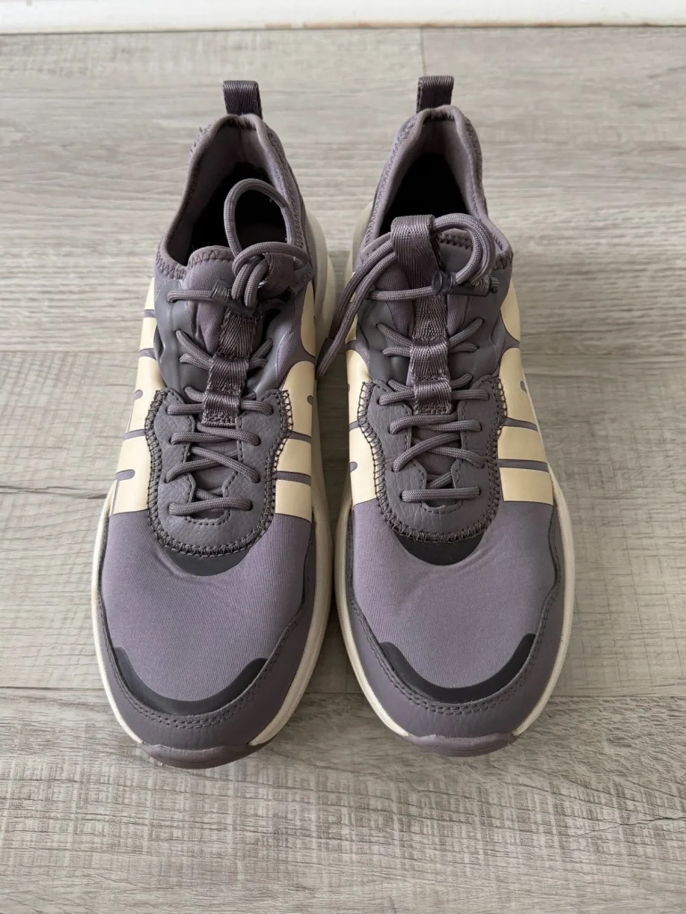 UGH La Daze Women's Sneakers - Picture 1 of 6
